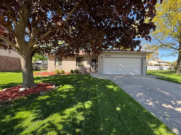 18229 Ash Creek, Macomb, MI 48044