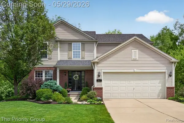 517 Deer Valley, Holly, MI 48442