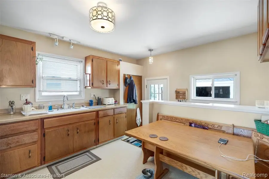 917 E Farnum, Madison Heights, MI 48071 - #2