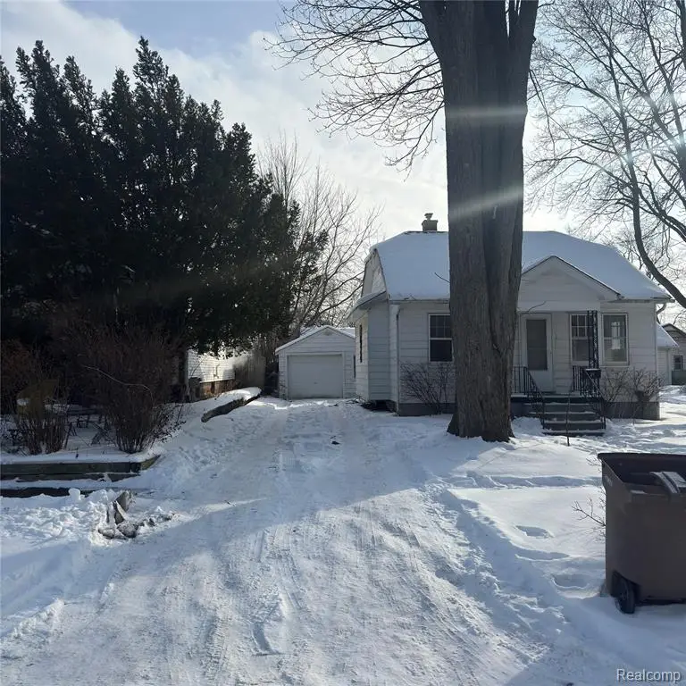29 W New York, Pontiac, MI 48340 - #2