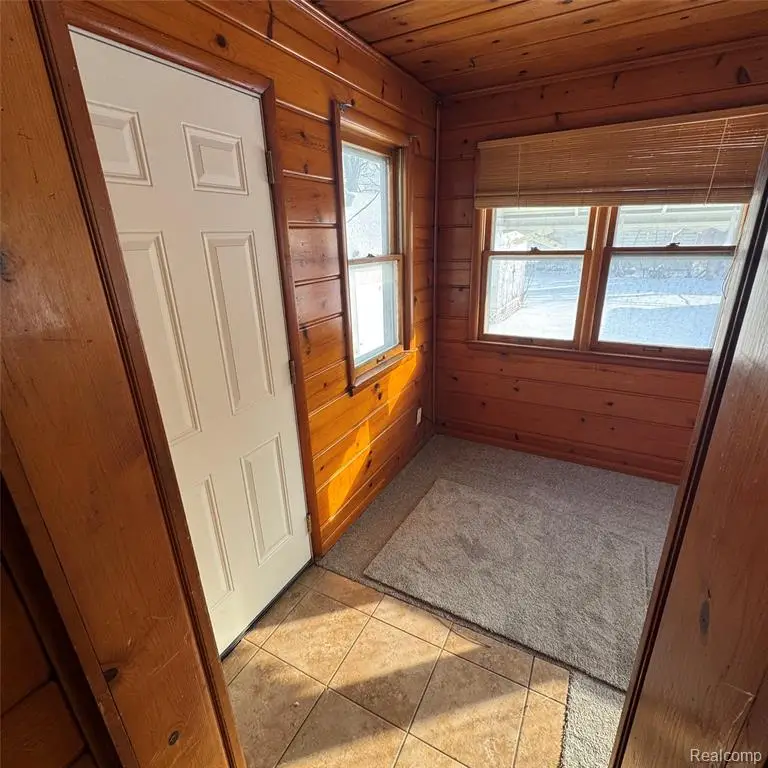 29 W New York, Pontiac, MI 48340 - #3