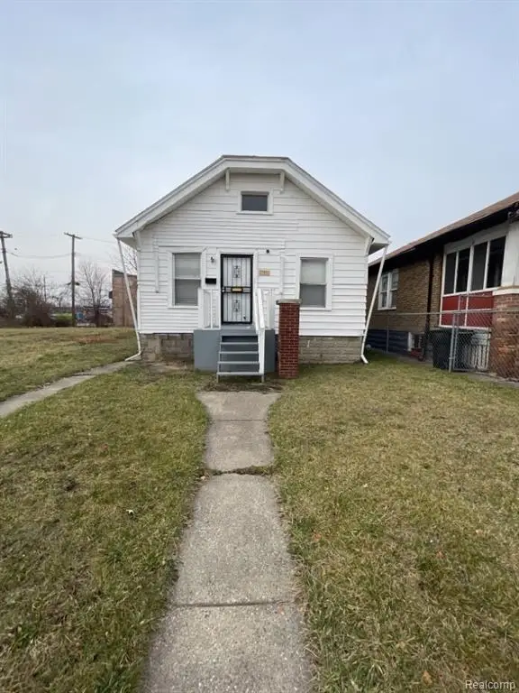 15351 Petoskey, Detroit, MI 48238