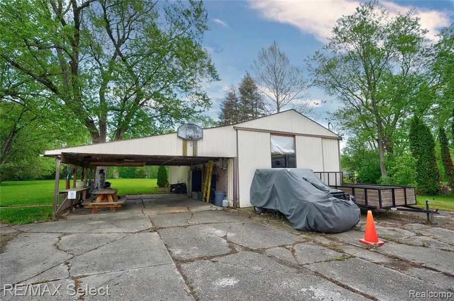 6361 Fenton, Grand Blanc, MI 48507 - #2