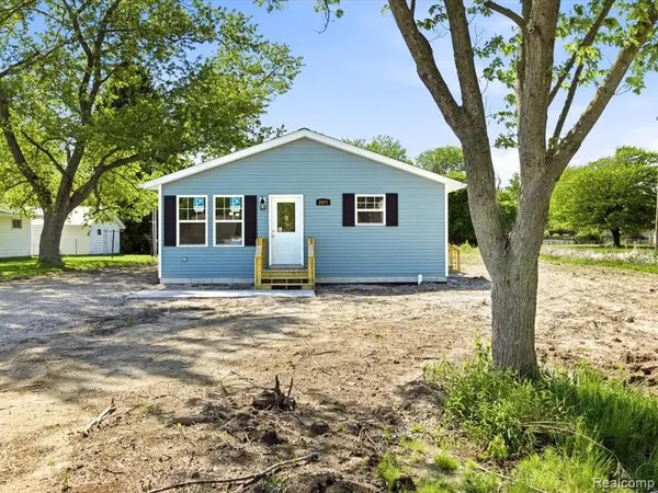 2971 Beach, Port Huron, MI 48060