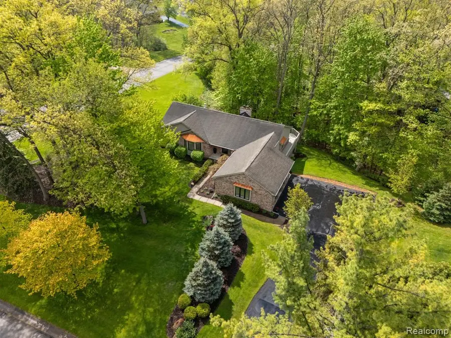 2484 Pine Hollow Trail, Brighton, MI 48114 - #3