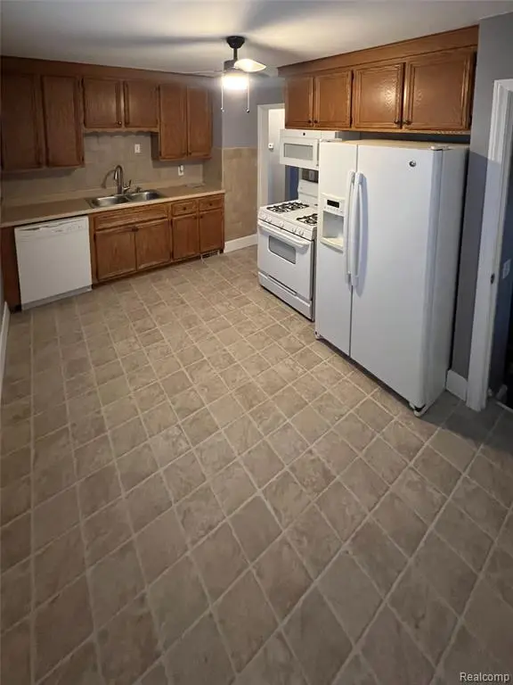 8277 N Sterling, Center Line, MI 48015 - #2