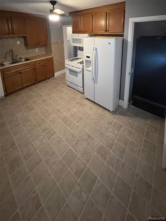 8277 N Sterling, Center Line, MI 48015 - #3