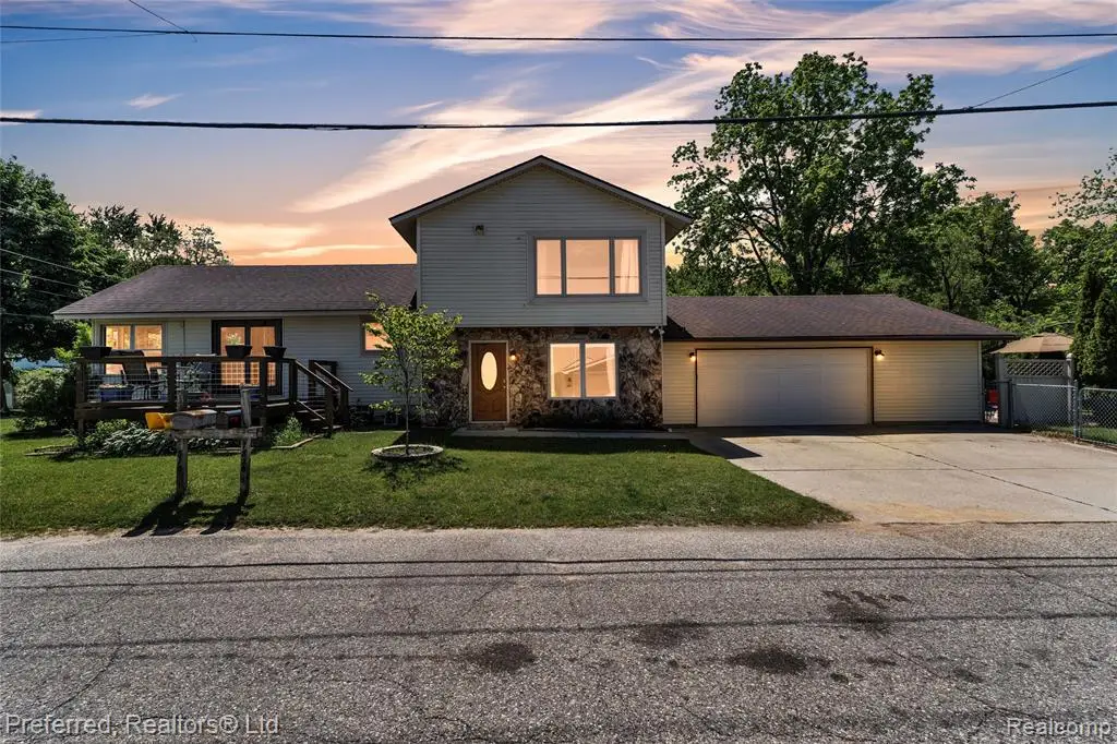 2400 Gillham, West Bloomfield, MI 48324 - #1