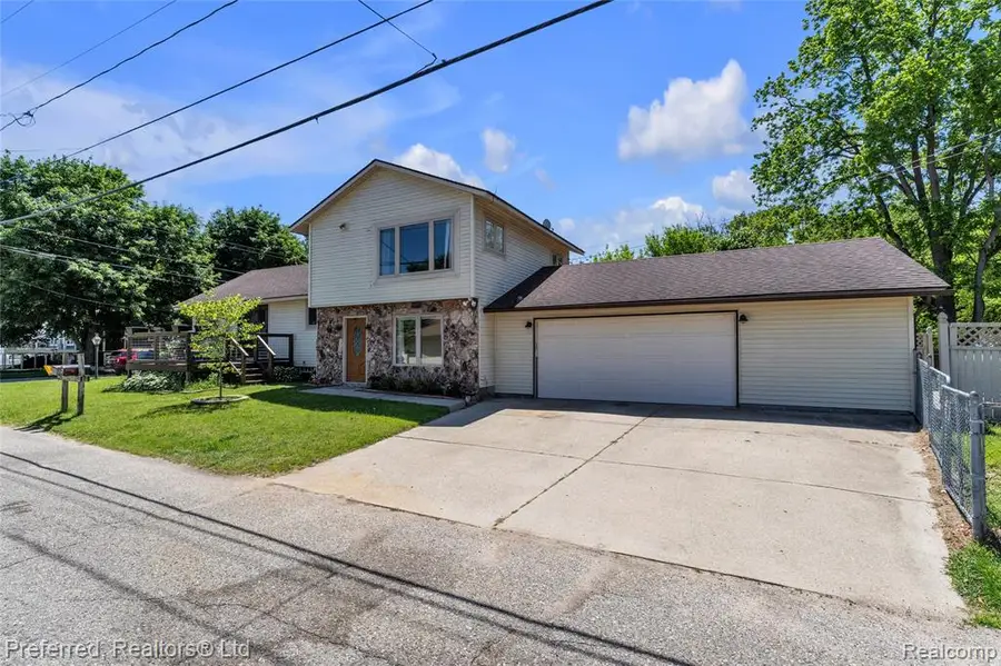 2400 Gillham, West Bloomfield, MI 48324 - #2