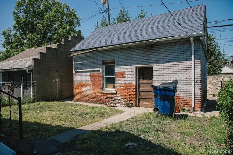 2441 Holbrook, Hamtramck, MI 48212 - #3