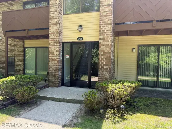 7806 Manor #203, Westland, MI 48185