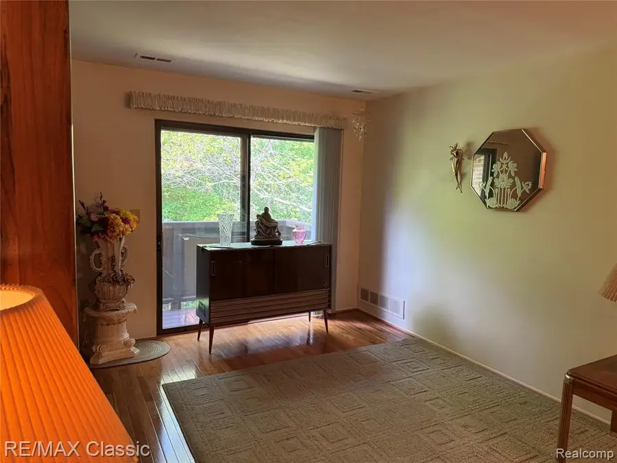 7806 Manor #203, Westland, MI 48185 - #3
