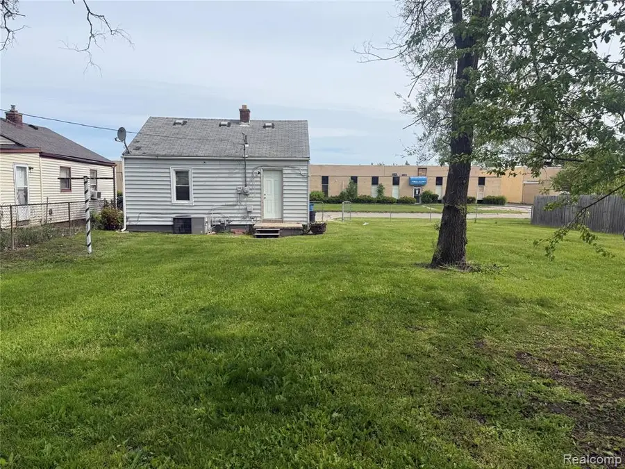 2266 John B, Warren, MI 48091 - #2