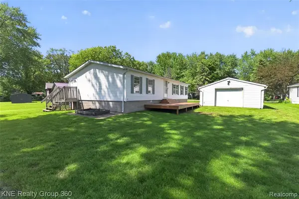 672 Red Oaks, Howell, MI 48843