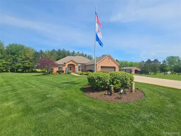 10331 Pine Valley, Grand Blanc, MI 48439