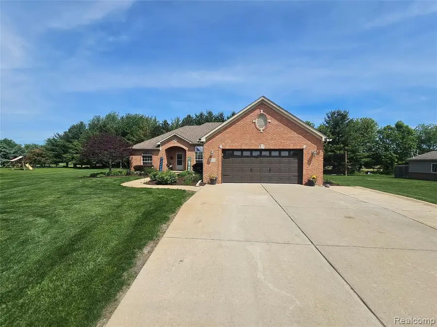 10331 Pine Valley, Grand Blanc, MI 48439 - #2