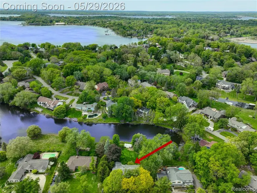 2026 W Bend, West Bloomfield, MI 48302 - #2
