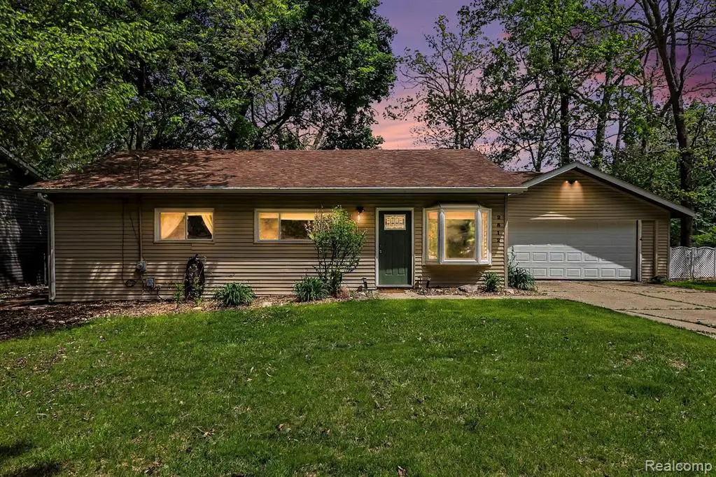 2512 Grandview, Waterford, MI 48329 - #1