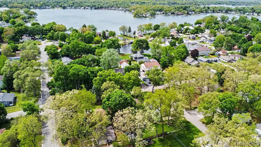 2512 Grandview, Waterford, MI 48329 - #3