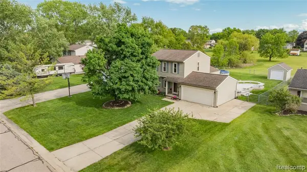 3553 Loon Lake, Wixom, MI 48393