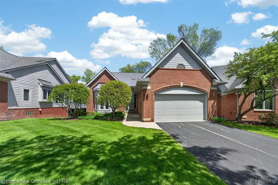 6390 Country Shire, West Bloomfield, MI 48323 - #2