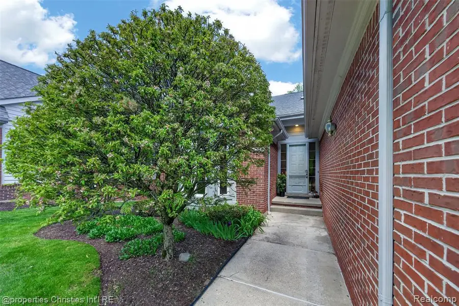 6390 Country Shire, West Bloomfield, MI 48323 - #3