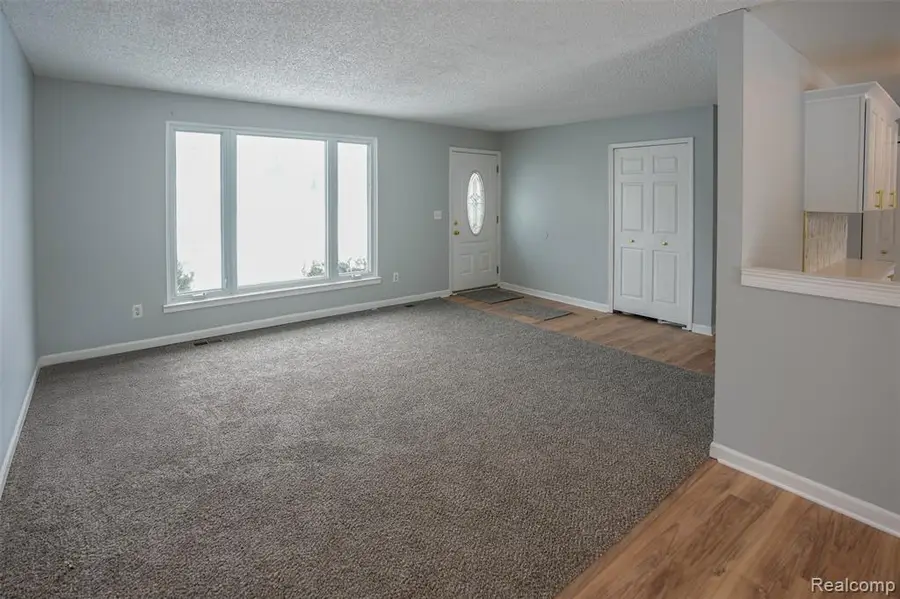 5783 Williamsburg, Waterford, MI 48327 - #3