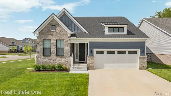 7656 Dunlap, West Bloomfield, MI 48322