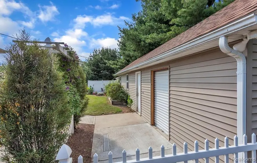 5183 Owosso, Fowlerville, MI 48836 - #3