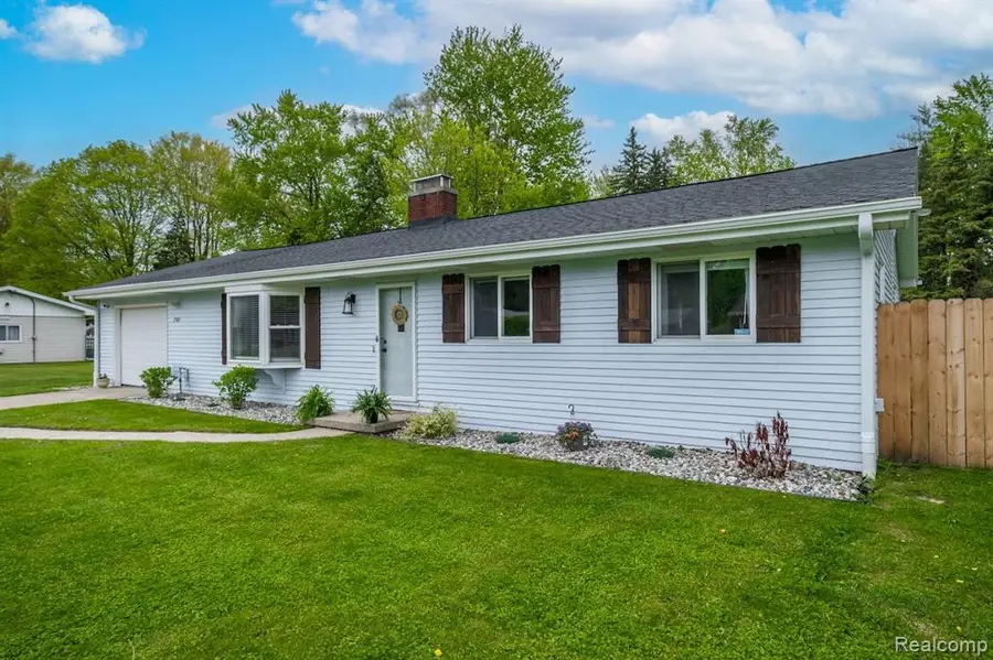 3585 Creekwood, Saginaw, MI 48601 - #3