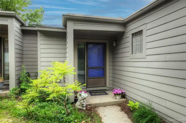 671 Watersedge, Ann Arbor, MI 48105