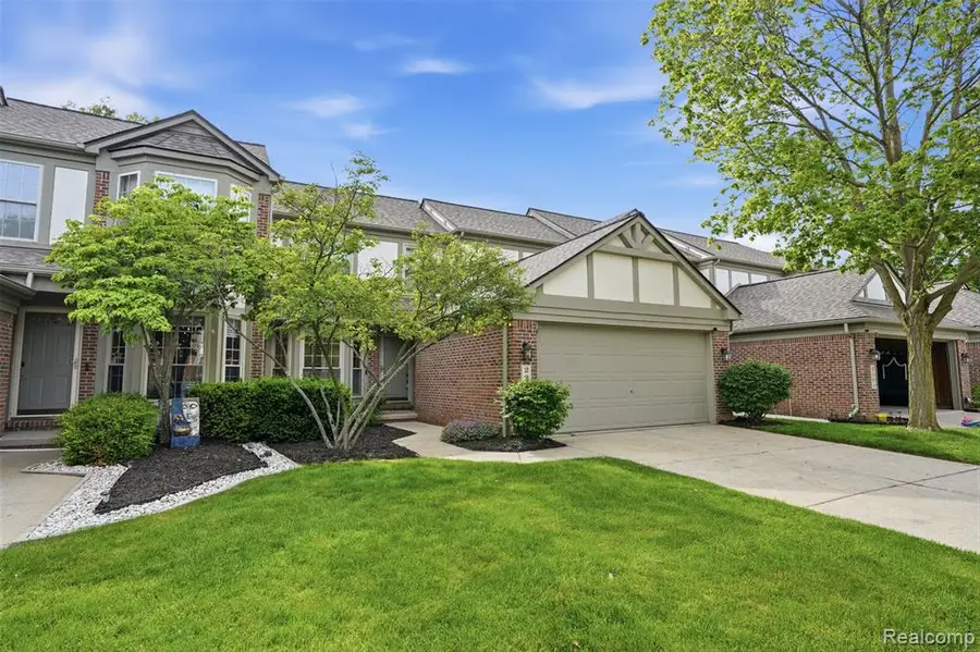 2216 Lone Wolf #138, Canton, MI 48188 - #2