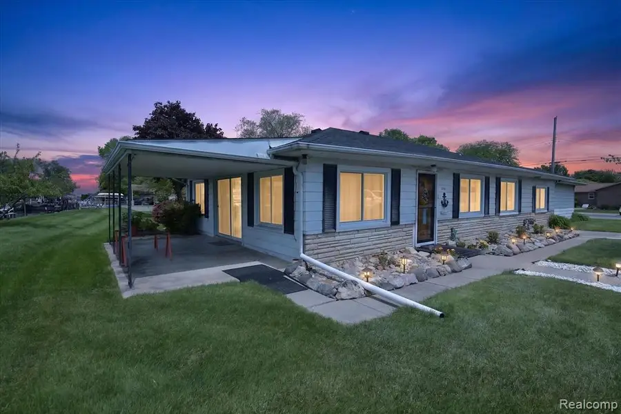 29886 Pointe, Rockwood, MI 48173 - #2