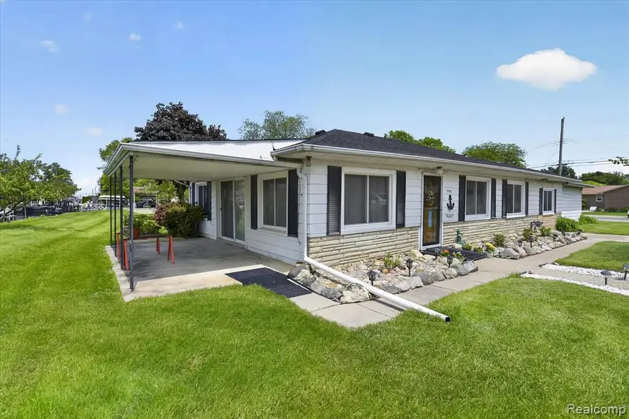 29886 Pointe, Rockwood, MI 48173 - #3