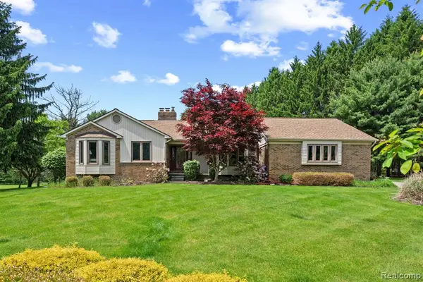 3158 Eden, Brighton, MI 48114