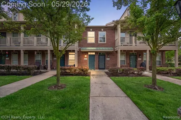 527 Red Oak, Walled Lake, MI 48390