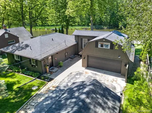 6415 Riverdale, Whitmore Lake, MI 48189