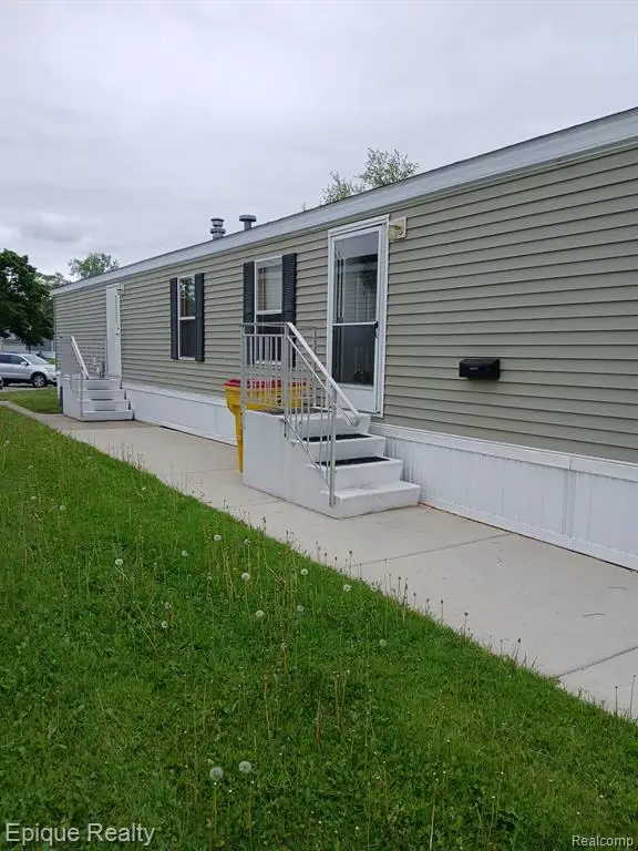 952 Cour Retta, Warren, MI 48091