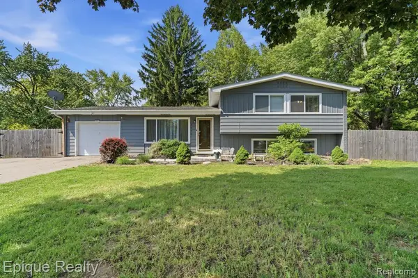 5370 Oaktree, Flint, MI 48532
