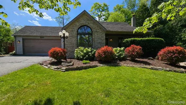 950 Fuller, White Lake, MI 48386