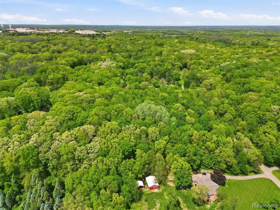 2220 Valley Gate, Milford, MI  - #3