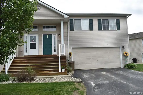 1021 Timber Ridge #374, Grand Blanc, MI 48439