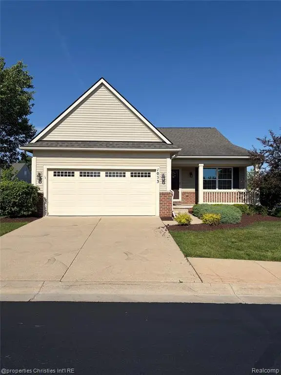 1053 Paddock, South Lyon, MI 48178