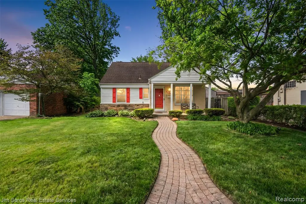 2371 Allard, Grosse Pointe Woods, MI 48236 - #1