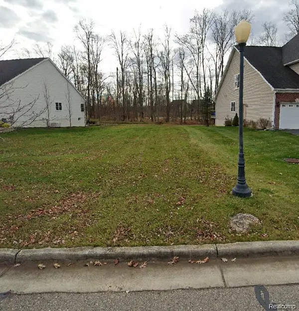 Unit 75 Edgewood, Grand Blanc, MI 48439