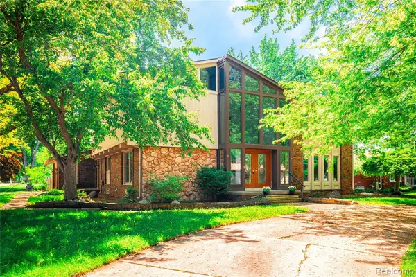 8027 Berkshire, Grosse Ile, MI 48138