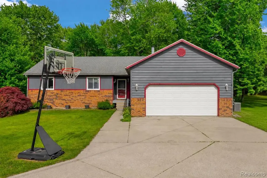 3176 Yorkshire, Port Huron, MI 48060 - #2