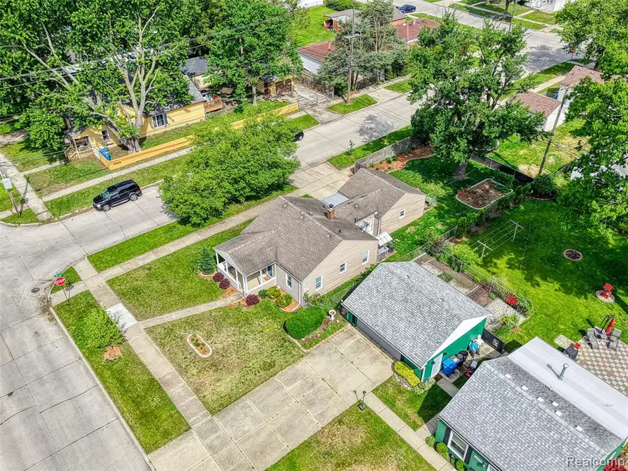 25550 Pennie, Dearborn Heights, MI 48125 - #3