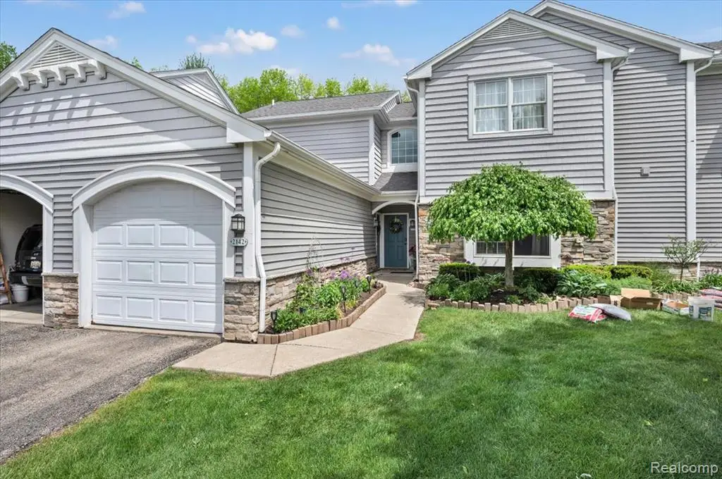 2142 Carriage Hill, Lapeer, MI 48446 - #1