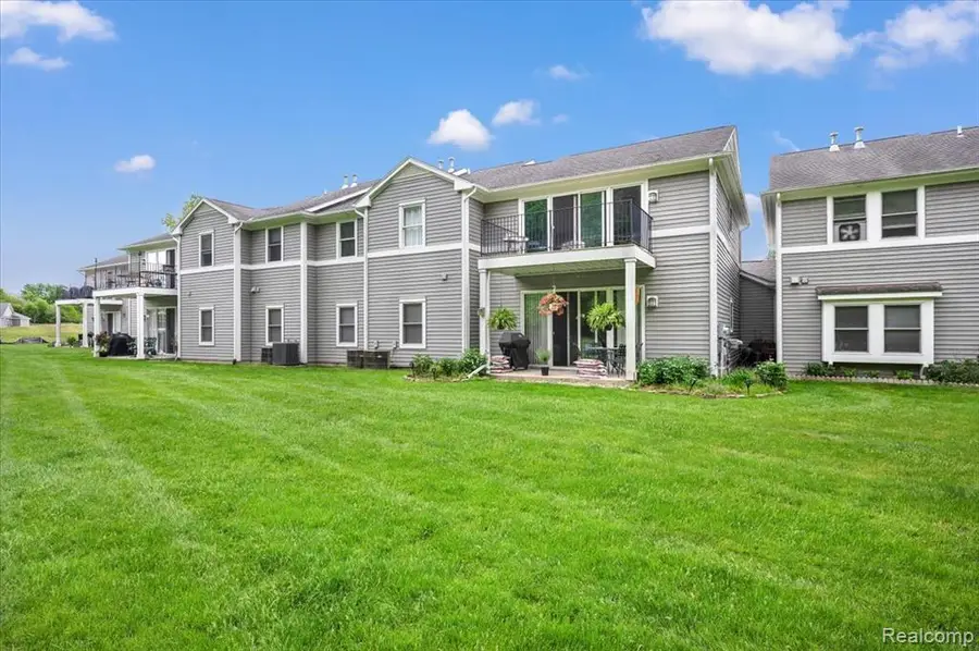 2142 Carriage Hill, Lapeer, MI 48446 - #3